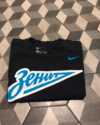 T-shirt nike