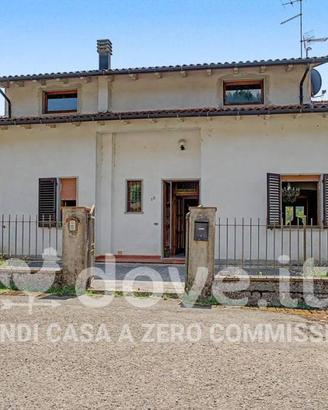 Casa indipendente di 240 m² con più di 5 locali a 