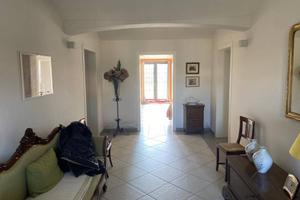 Rustico / Casale di 1200 m² con più di 5 locali e 