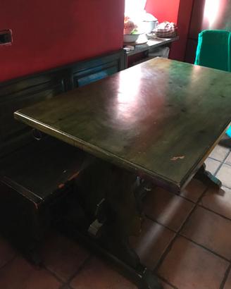 Tavolo in noce massiccio e cassapanca