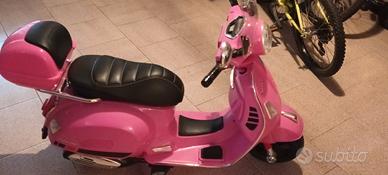 vespa elettrica rosa