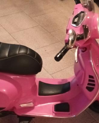 vespa elettrica rosa