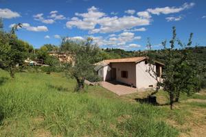 VILLA SINGOLA A MONTOPOLI DI SABINA