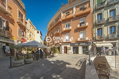 Locale commerciale con due vetrine a Cagliari