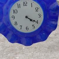 Orologio da parete con cornice blu decorativa