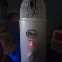 Blue Yeti con filtro antipop e base da scrivania