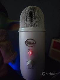 Blue Yeti con filtro antipop e base da scrivania