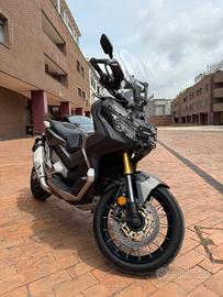 Honda X-ADV 750 tasto G