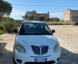 Lancia ypsilon 2011