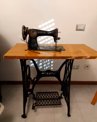 Macchina da cucire "Singer" antiquariato. 