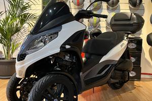 Piaggio mp3 300 hpe -2024 - guida con patente b