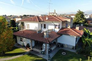 Villa di 686 m² con più di 5 locali e box auto dop