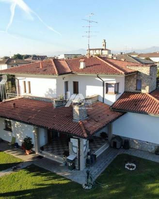 Villa di 686 m² con più di 5 locali e box auto dop