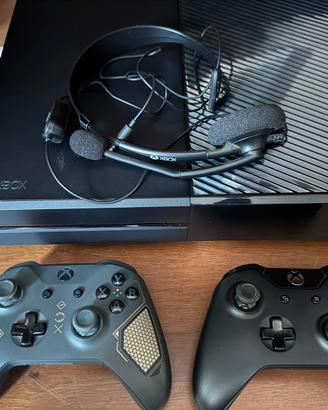 Xbox One + 2 Controller + Cuffie e 3 Giochi