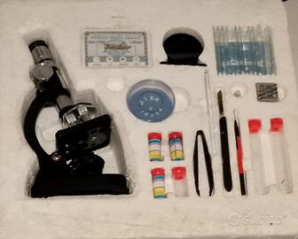 Microscopio giocattolo vintage