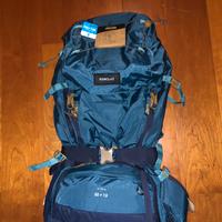 Zaino trekking Forclaz 60L con impermeabile