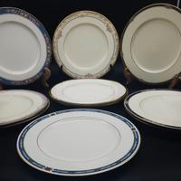 Set di 10 piatti piani in porcellana