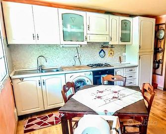 Cucina stile rustico colore bianco latte