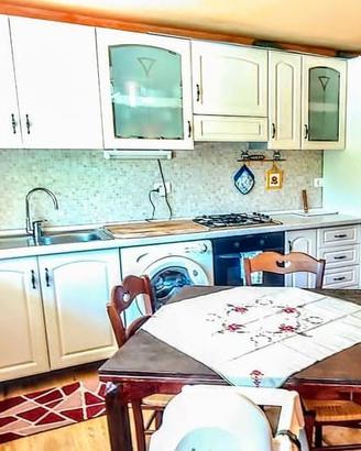 Cucina stile rustico colore bianco latte