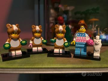 quattro Lego minifigures in  blocco