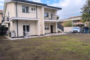 Appartamento in villa 3 vani con giardino privato