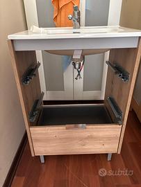Mobiletto bagno con lavabo