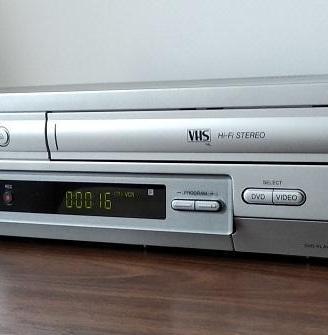 Lettore combinato VHS e DVD Sony SLV-DV910