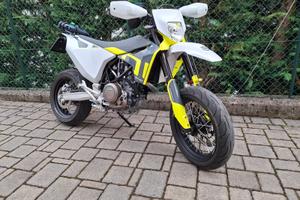 Usqvarna 701 supermoto