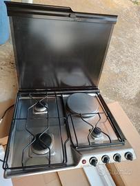Piano cottura 3 fuochi gas e 1 piastra elettrica 