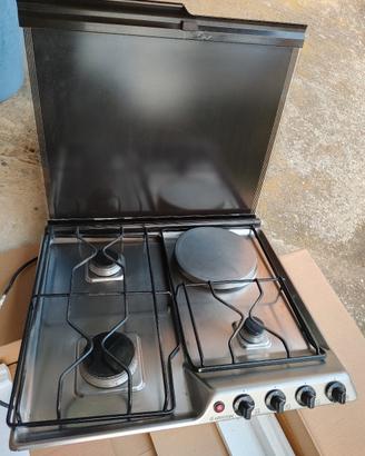 Piano cottura 3 fuochi gas e 1 piastra elettrica 