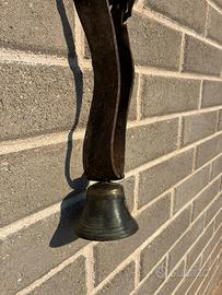 Campana di bronzo completa di collare di cuoio