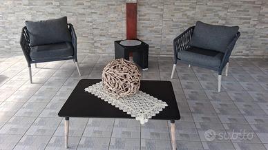poltrone più tavolo da giardino 