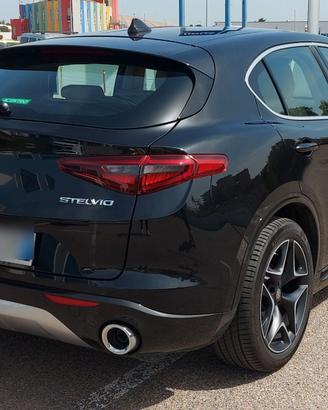 Alfa Romeo Stelvio 2.2 Turbodiesel 210 CV Q4 Ti –