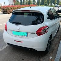 auto Peugeot 208