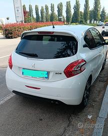 auto Peugeot 208