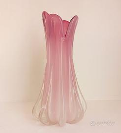 Vaso in vetro Murano rosa costolato anni 60