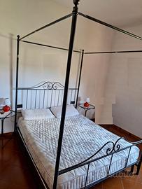 Letto a baldacchino matrimoniale