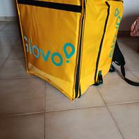 zaino Glovo con casco omologato e pettorina 