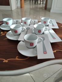 6 tazzine da caffè Illy con 6 piattini e 6 cucchia