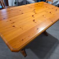 tavolo e sedie in legno