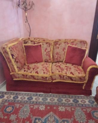 set completo di divano, due poltrone e un pouf 