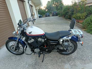 Moto HONDA VT 750 S