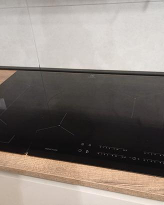 Piano induzione  Electrolux con vetro rotto