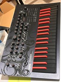 Minilogue Bass sintetizzatore quattro voci