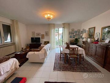 Appartamento di 140 m² con 4 locali a Massa
