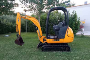 Mini escavatore 18 quintali JCB