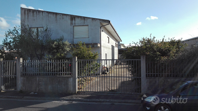 Capannone in zona industriale a Mogoro (OR)
