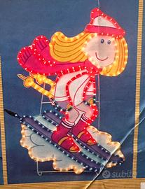 Bambina sugli sci luce natale 2025