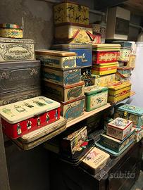 Stock vecchie scatole in latta