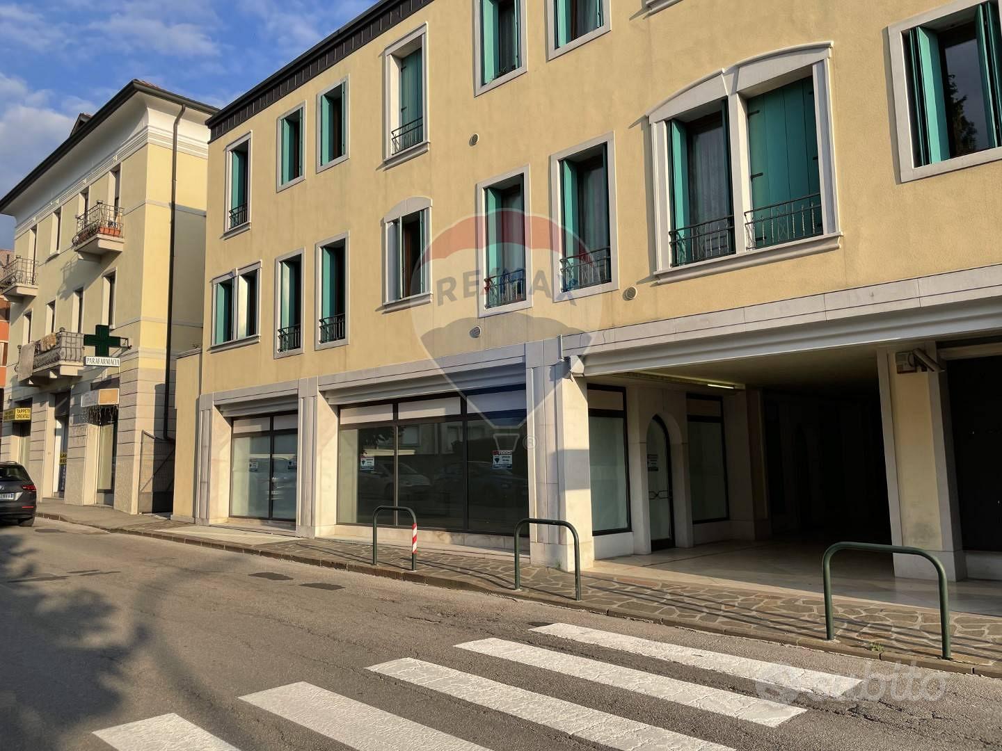 Negozio - Belluno - Vista 2